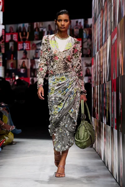 Look 19